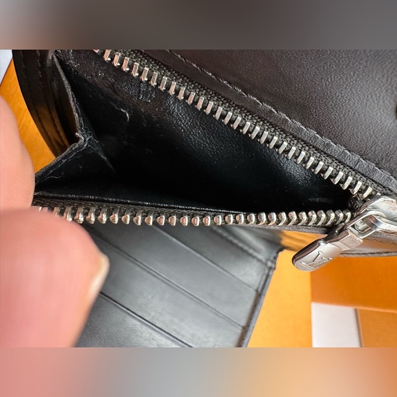 Mens Louis Vuitton Wallet - Picture 1 of 10